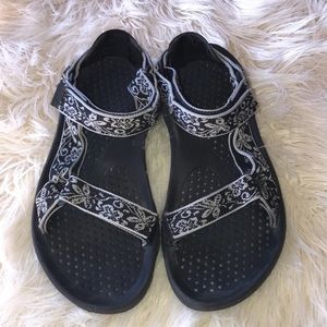Teva Sandals size 7”